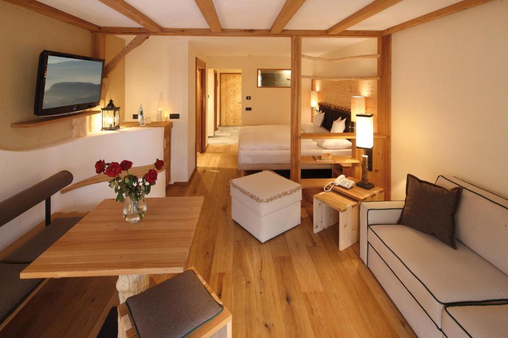 Dolomites Living Hotel Tirler Alpe Di Siusi Oda fotoğraf